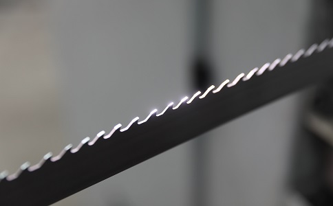 钦州双金属带锯条产生切削噪音的原因具体有哪些？